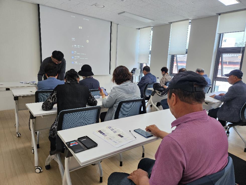 강화군 행복센터, 어르신 스마트폰 활용 교육 마무리