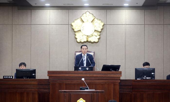 수원시의회 후반기 의장 이재식, 부의장 김정렬 선출