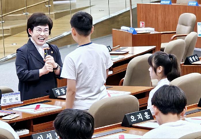 경기도의회 김선희 의원, 청소년의회교실 참석...학생들과 소통