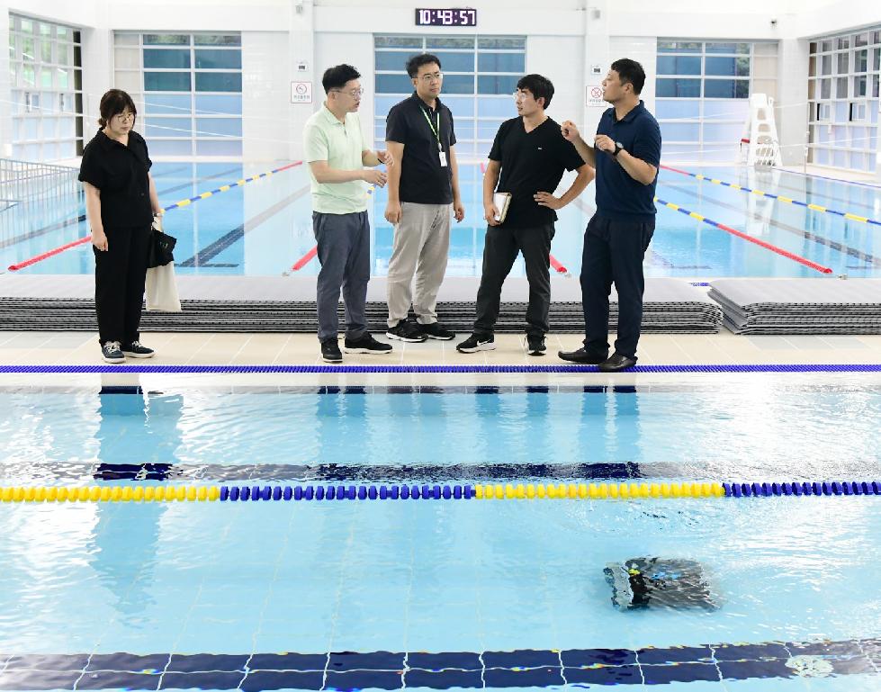 안산시  공공 수영장에 수중 청소 로봇 도입… 실시간 수질 개선