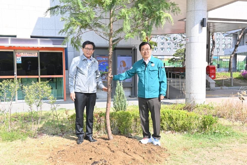 NE_2025_YOZMWZ73907.jpg