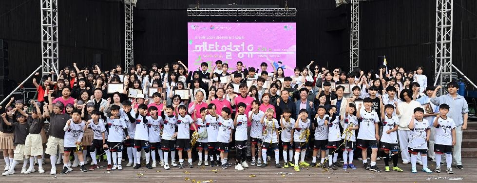 NE_2025_LEAXGS32590.jpg